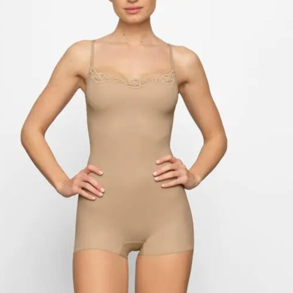 SKIMS Medium Nude Fits Everybody Onesie - Picture 2 of 5